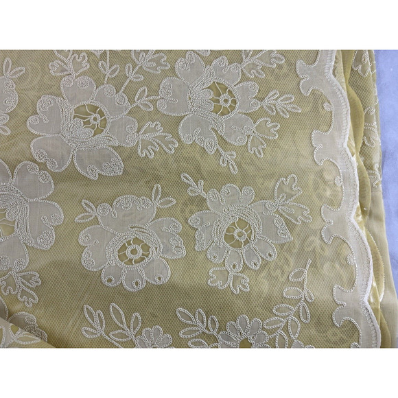 Melody Luxury Vinyl Floral Print Table Cloth 60x108 Yellow Table Cover Vintage - Picture 6 of 6